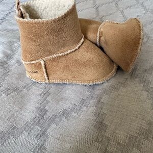 Gap Kids Tan Sherpa Baby Booties